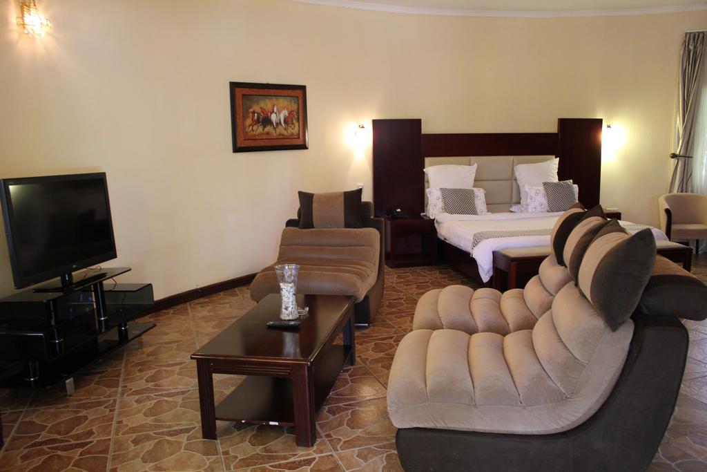 Chamba Valley Exotic Hotel ลุซากา ภายนอก รูปภาพ