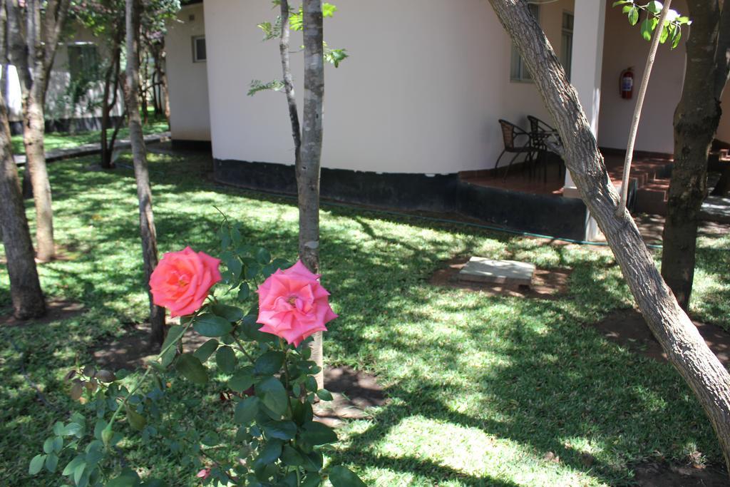 Chamba Valley Exotic Hotel ลุซากา ภายนอก รูปภาพ