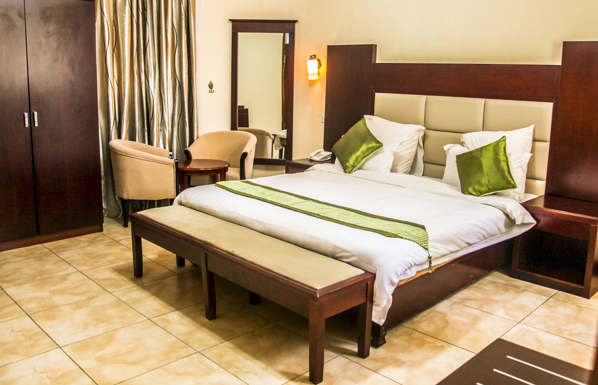 Chamba Valley Exotic Hotel ลุซากา ภายนอก รูปภาพ