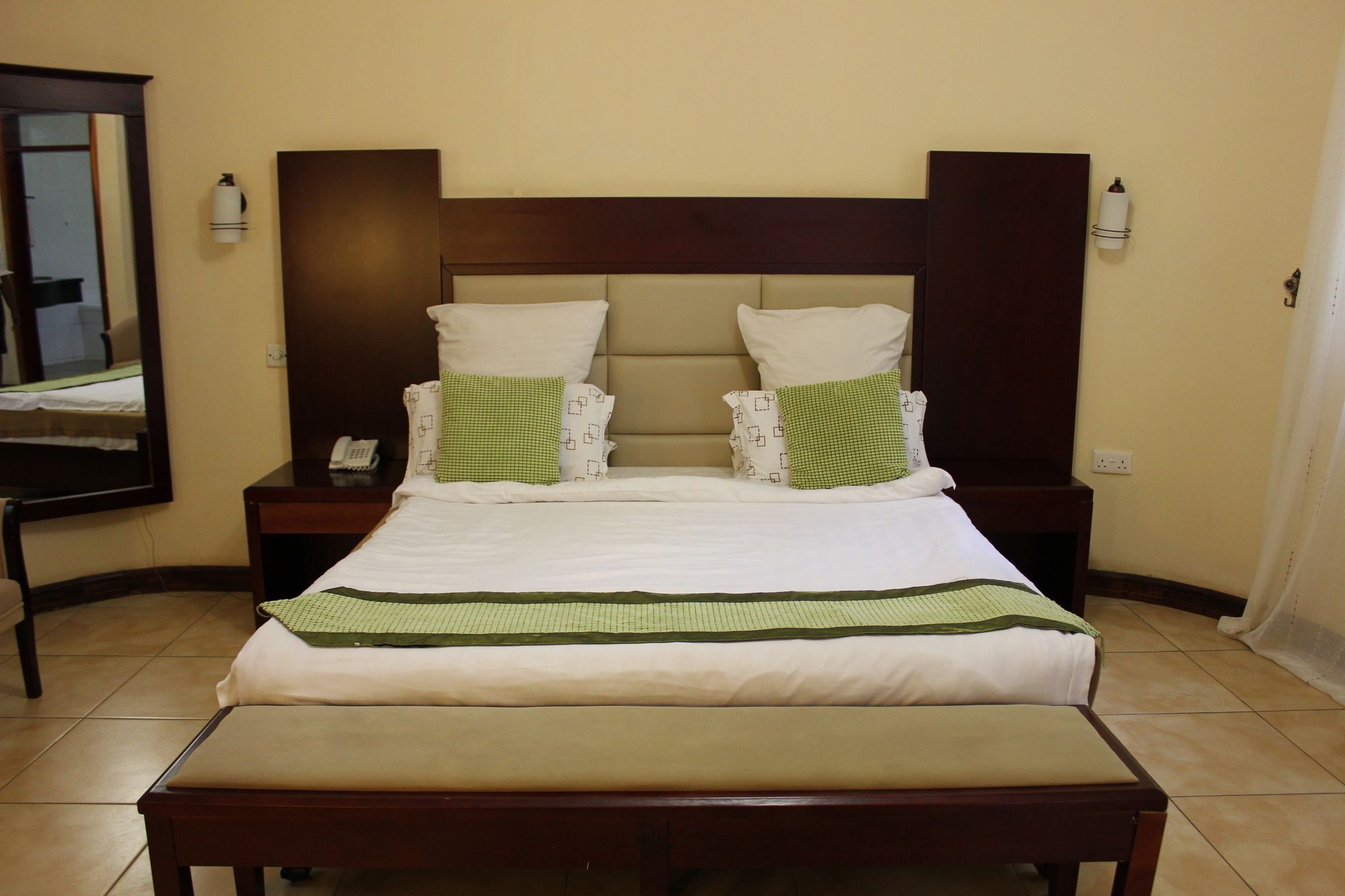 Chamba Valley Exotic Hotel ลุซากา ภายนอก รูปภาพ