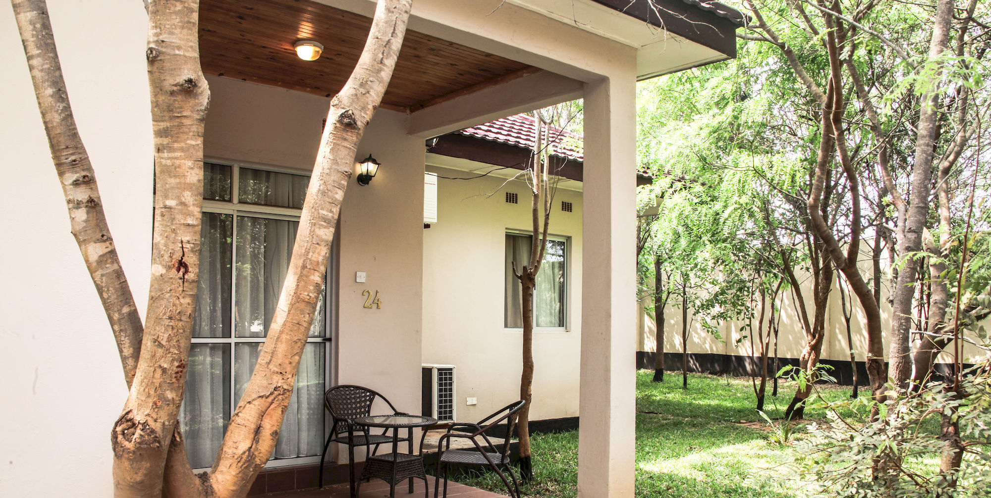 Chamba Valley Exotic Hotel ลุซากา ภายนอก รูปภาพ