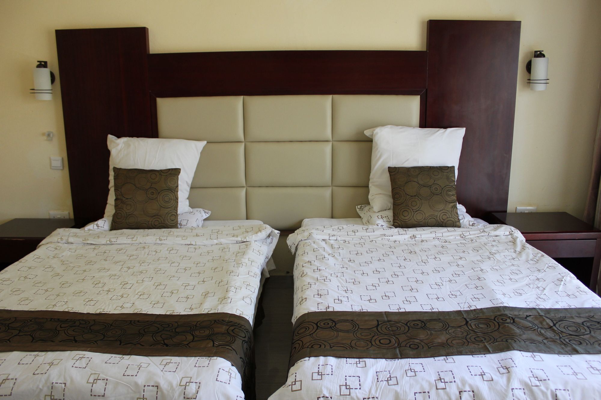 Chamba Valley Exotic Hotel ลุซากา ภายนอก รูปภาพ